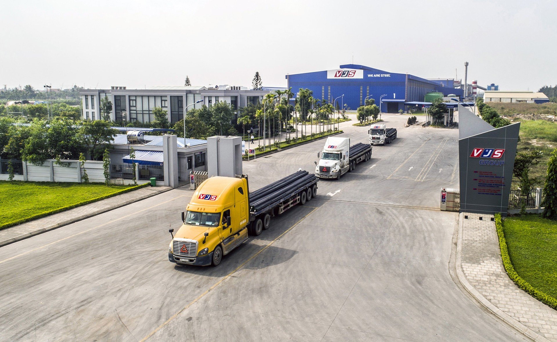 ມາຮອດປະຈຸບັນ, 100% ຂອງບັນດາໂຮງງານ ແລະ ສະຖານທີ່ຜະລິດຢູ່ເຂດອຸດສາຫະກຳໄດ້ລົງນາມໃນຄຳໝັ້ນສັນຍາປະຕິບັດມາດຕະການປົກປັກຮັກສາສິ່ງແວດລ້ອມ, ສ້າງຮູບແບບອຸດສາຫະກຳນິເວດ ແລະ ເສດຖະກິດວົງຈອນຢູ່ໃຈກາງທ່າກຳປັ່ນ. 10-dsc-0069.jpg