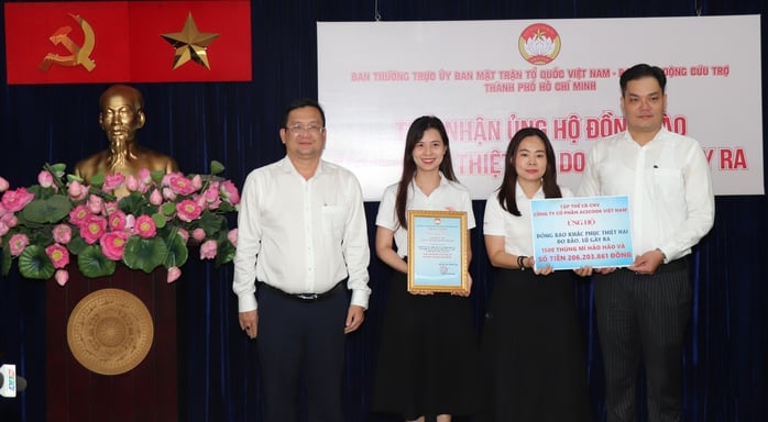 TP HCM tiếp nhận hơn 174 tỉ đồng ủng hộ đồng bào bị thiệt hại do bão, lũ - Ảnh 6.