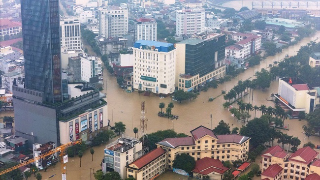 Tổ chức quyên góp ủng hộ nhân dân thành phố Huế bị ảnh hưởng bởi lũ lụt trong khuôn khổ Hội nghị Chủ sở hữu sân golf - Phát triển Du lịch golf Việt Nam. - Ảnh 1.