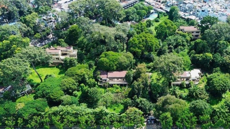 हो ची मिन्ह सिटी सरकार की नवीनीकरण योजना के अनुसार, भूमि भूखंड संख्या 1, लि थाई टो पर कोविड-19 पीड़ितों के लिए एक स्मारक का निर्माण। (फोटो: क्यूई हिएन)