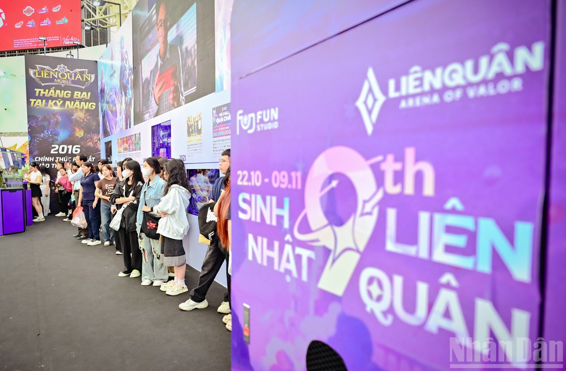 ພື້ນທີ່ເກມອອນໄລນ໌ສະເຫນີຂອງຂວັນຈໍານວນຫຼາຍໃຫ້ແກ່ລູກຄ້າ, ດຶງດູດຜູ້ຫຼິ້ນຈໍານວນຫຼວງຫຼາຍເຂົ້າຮ່ວມ. ndo_br_hcmt-15.jpg