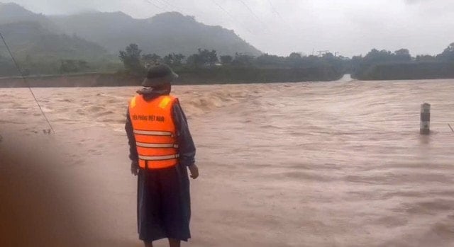 Tin LŨ ĐẶC BIỆT LỚN, cảnh báo MƯA LỚN, LŨ QUÉT, SẠT LỞ ĐẤT và các chỉ đạo KHẨN CẤP ỨNG PHÓ- Ảnh 6. Tin LŨ ĐẶC BIỆT LỚN, cảnh báo MƯA LỚN, LŨ QUÉT, SẠT LỞ ĐẤT và các chỉ đạo KHẨN CẤP ỨNG PHÓ- Ảnh 6.