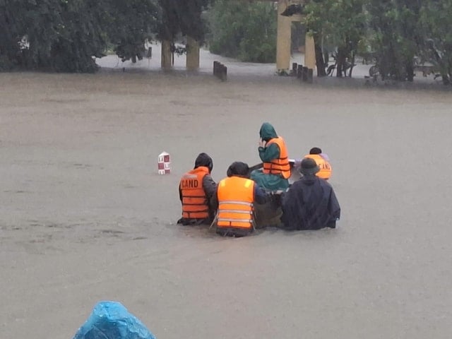Tin LŨ ĐẶC BIỆT LỚN, cảnh báo MƯA LỚN, LŨ QUÉT, SẠT LỞ ĐẤT và các chỉ đạo KHẨN CẤP ỨNG PHÓ- Ảnh 7. Tin LŨ ĐẶC BIỆT LỚN, cảnh báo MƯA LỚN, LŨ QUÉT, SẠT LỞ ĐẤT và các chỉ đạo KHẨN CẤP ỨNG PHÓ- Ảnh 7.