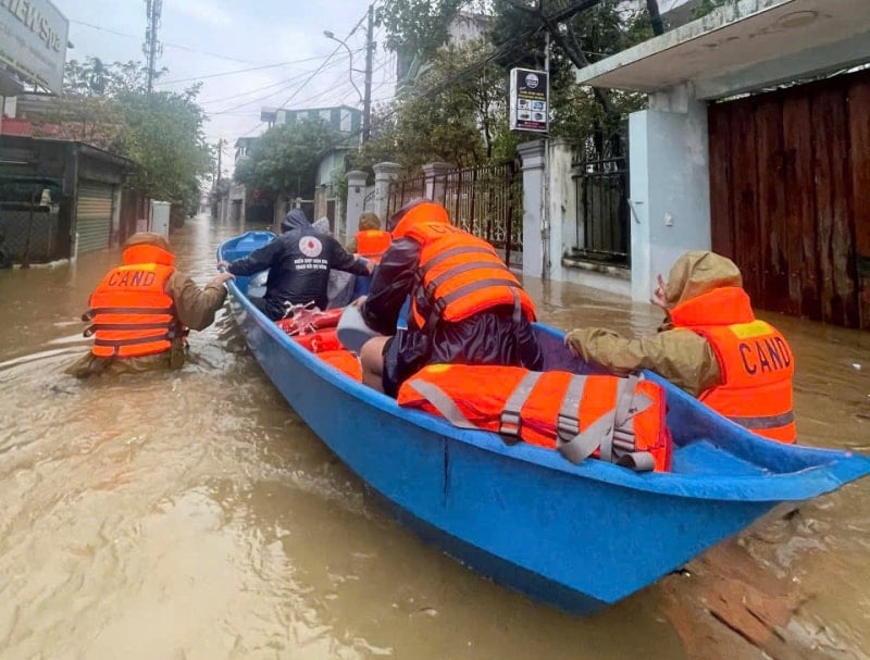Tin LŨ ĐẶC BIỆT LỚN, cảnh báo MƯA LỚN, LŨ QUÉT, SẠT LỞ ĐẤT và các chỉ đạo KHẨN CẤP ỨNG PHÓ- Ảnh 9. Tin LŨ ĐẶC BIỆT LỚN, cảnh báo MƯA LỚN, LŨ QUÉT, SẠT LỞ ĐẤT và các chỉ đạo KHẨN CẤP ỨNG PHÓ- Ảnh 9.