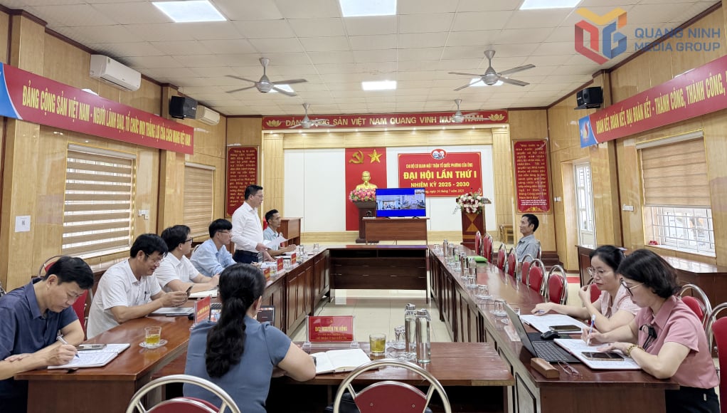 Sekretarz Komitetu Partii Dzielnicy Cua Ong przyjął obywateli, lipiec 2025 r.