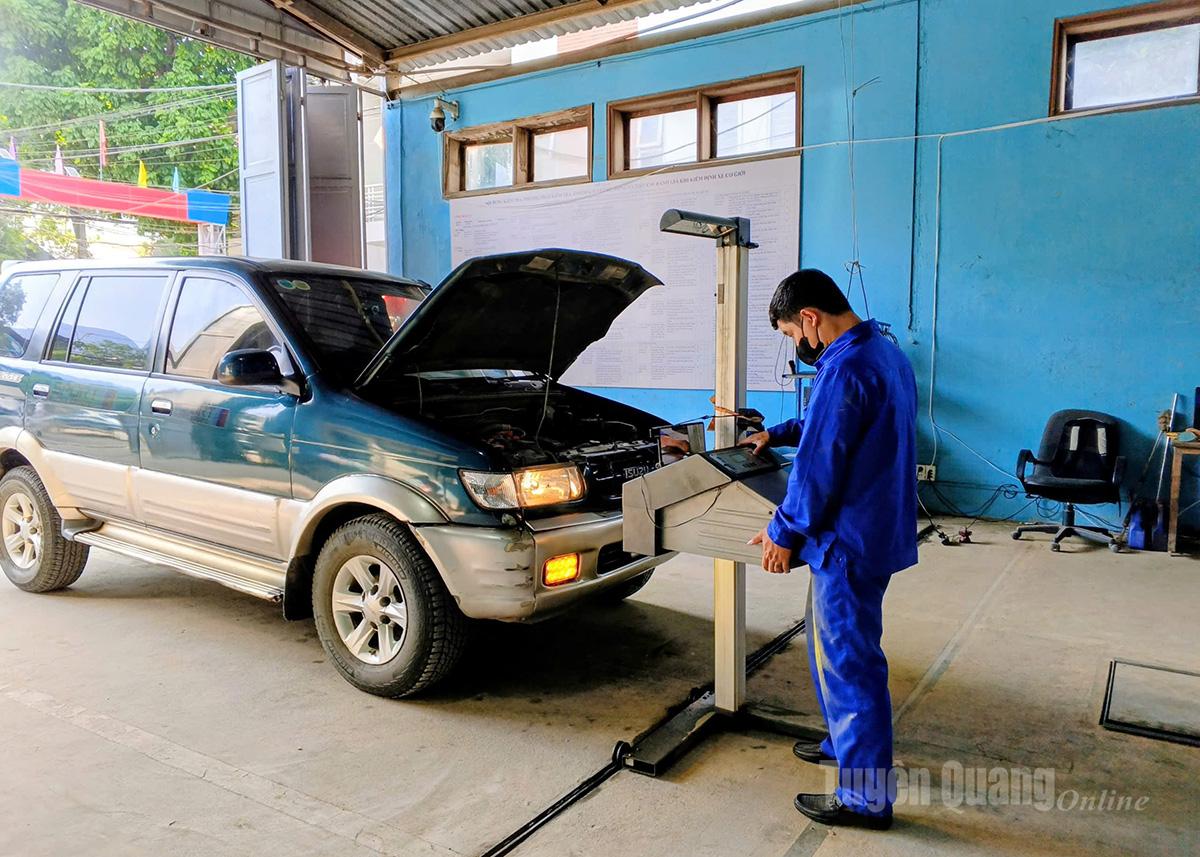 Trung bình mỗi ngày Trung tâm Đào tạo và Đăng kiểm xe cơ giới 23.01S thực hiện kiểm định cho 50 - 60 lượt phương tiện.