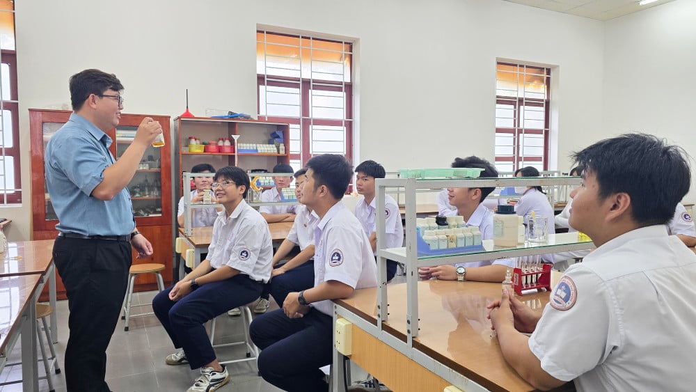 ໃຫ້ກຽດແກ່ຕົວຢ່າງທີ່ໂດດເດັ່ນ