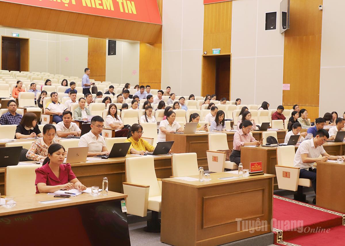 Các học viên dự lớp tập huấn.