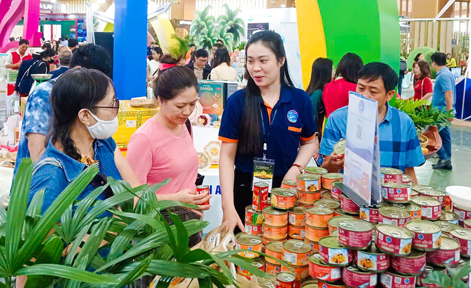 An Giang participa da Feira de Outono em Hanói.