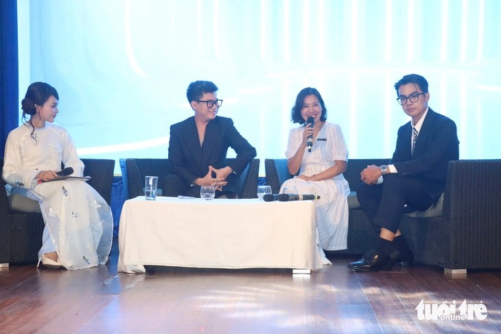 AI ຄອບຄອງບັນລັງ, ນັກຮຽນຮຽນຮູ້ວິທີຕອບ 'ຂ້ອຍແມ່ນໃຜ'? - ຮູບ 1. AI lên ngôi, sinh viên học cách trả lời 'Tôi là ai' như thế nào? - Ảnh 1.