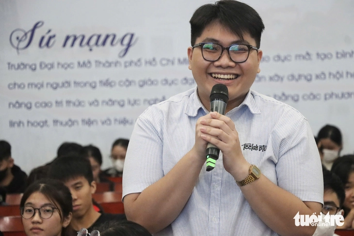 AI ກໍາລັງເພີ່ມຂຶ້ນ, ນັກຮຽນຮຽນຮູ້ວິທີຕອບ 'ຂ້ອຍແມ່ນໃຜ'? - ຮູບ 2. AI lên ngôi, sinh viên học cách trả lời 'Tôi là ai' như thế nào?- Ảnh 2.