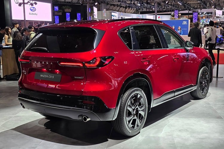 ອີງຕາມຜູ້ຜະລິດ, 2026 CX-5 ມີຄວາມຍາວທັງຫມົດ 4,690 ມມ, ກວ້າງ 1,860 ມມ, ສູງ 1,695 ມມ ແລະຖານລໍ້ 2,850 ມມ. ຂະຫນາດນີ້ແມ່ນເພີ່ມຂຶ້ນຢ່າງຫຼວງຫຼາຍເມື່ອທຽບກັບການຜະລິດທີ່ຜ່ານມາ. 3-3982.jpg