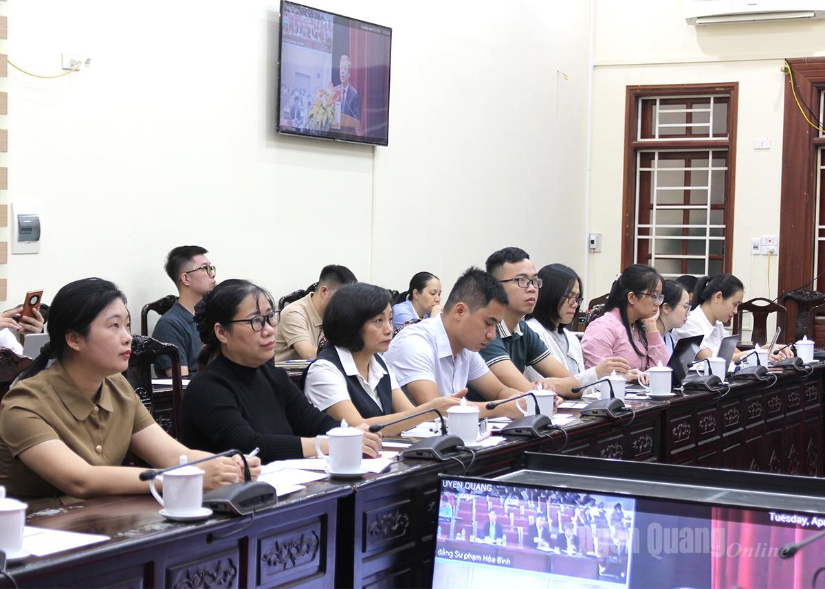 ຜູ້​ເຂົ້າ​ຮ່ວມ​ການ​ຝຶກ​ອົບ​ຮົມ​.