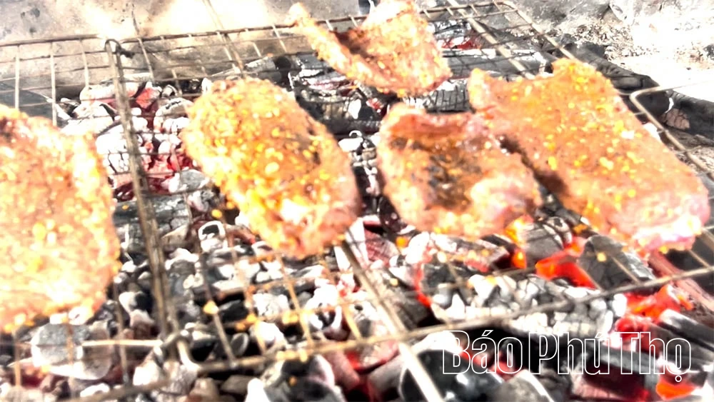 Сира яловичина з укусами мурах – дивна страва гір та лісів Там Дао