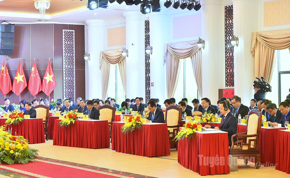 सम्मेलन में लाओ काई, लाई चाऊ और दीएन बिएन प्रांतों के प्रतिनिधियों ने भाग लिया।