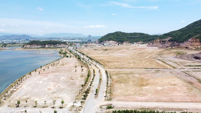 Po více než pěti letech neobsazenosti našel projekt městské, turistické, kulturní a sportovní oblasti u jezera Phu Hoa investora.