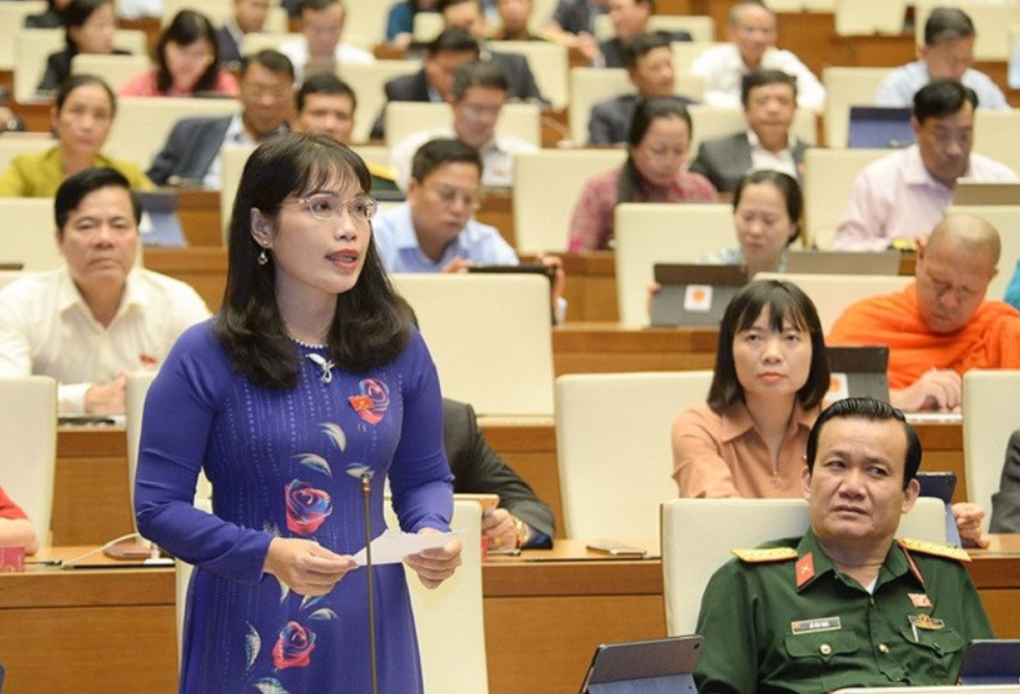 ຜູ້​ແທນ​ສະພາ​ແຫ່ງ​ຊາດ​ເຕືອນ​ເດັກ​ນ້ອຍ​ຕິດ “ເຄືອ​ຂ່າຍ​ສະ​ເໝືອນ” ​ແລະ​ເມົາ​ມົວ​ກັບ CEO - 1