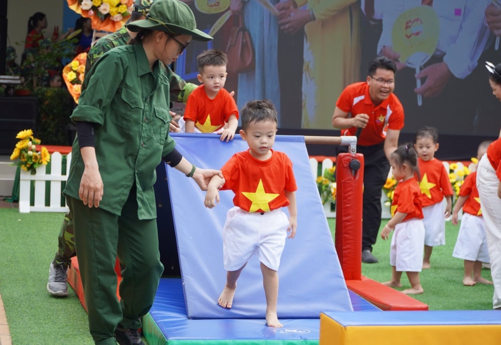 ຜູ້​ແທນ​ສະພາ​ແຫ່ງ​ຊາດ​ເຕືອນ​ເດັກ​ນ້ອຍ​ຕິດ “ເຄືອ​ຂ່າຍ​ສະ​ເໝືອນ” ​ແລະ​ເມົາ​ມົວ​ກັບ CEO - 3