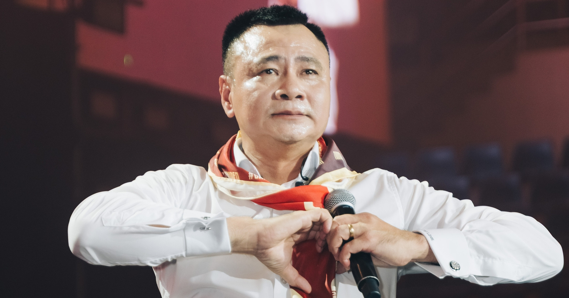 Chuyến bay muộn trong đêm của NSND Tự Long