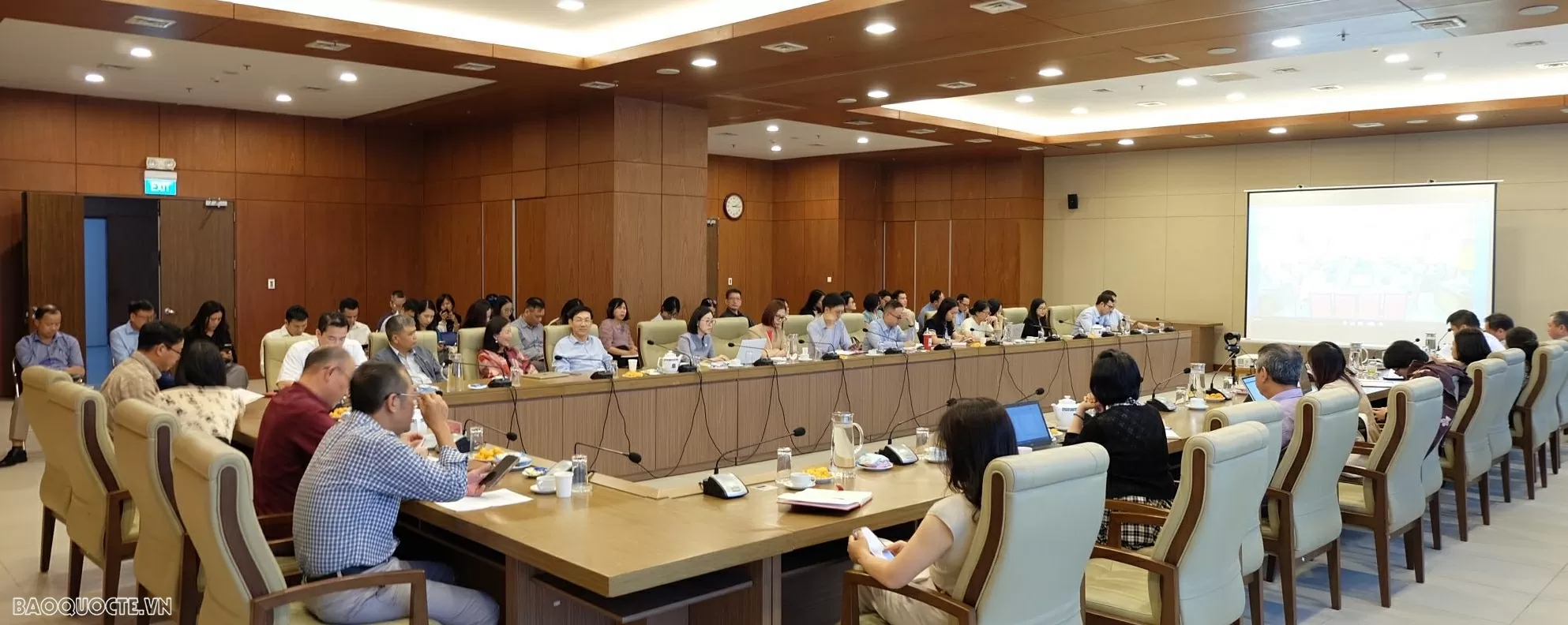 Persidangan untuk menyebarkan beberapa dokumen baharu mengenai kerja pembinaan Parti Hội nghị quán triệt về một số văn bản mới về công tác xây dựng Đảng