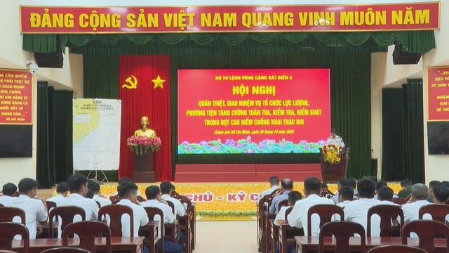 Cảnh sát biển Vùng 3 phát động cao điểm chống khai thác hải sản IUU - Ảnh 1.