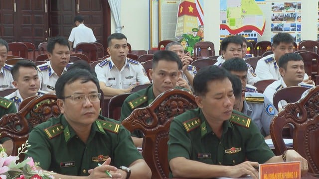 Cảnh sát biển Vùng 3 phát động cao điểm chống khai thác hải sản IUU - Ảnh 2.