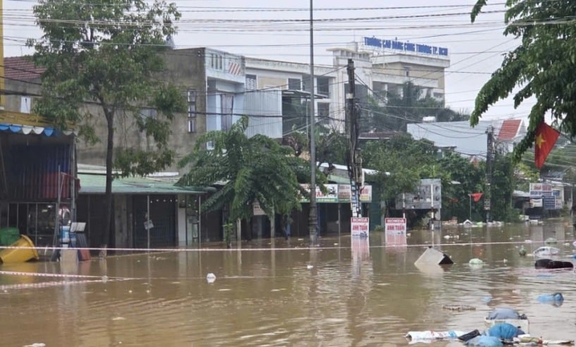 អាជ្ញាធរមូលដ្ឋានបានបិទតំបន់ដែលងាយនឹងមានទឹកជំនន់។