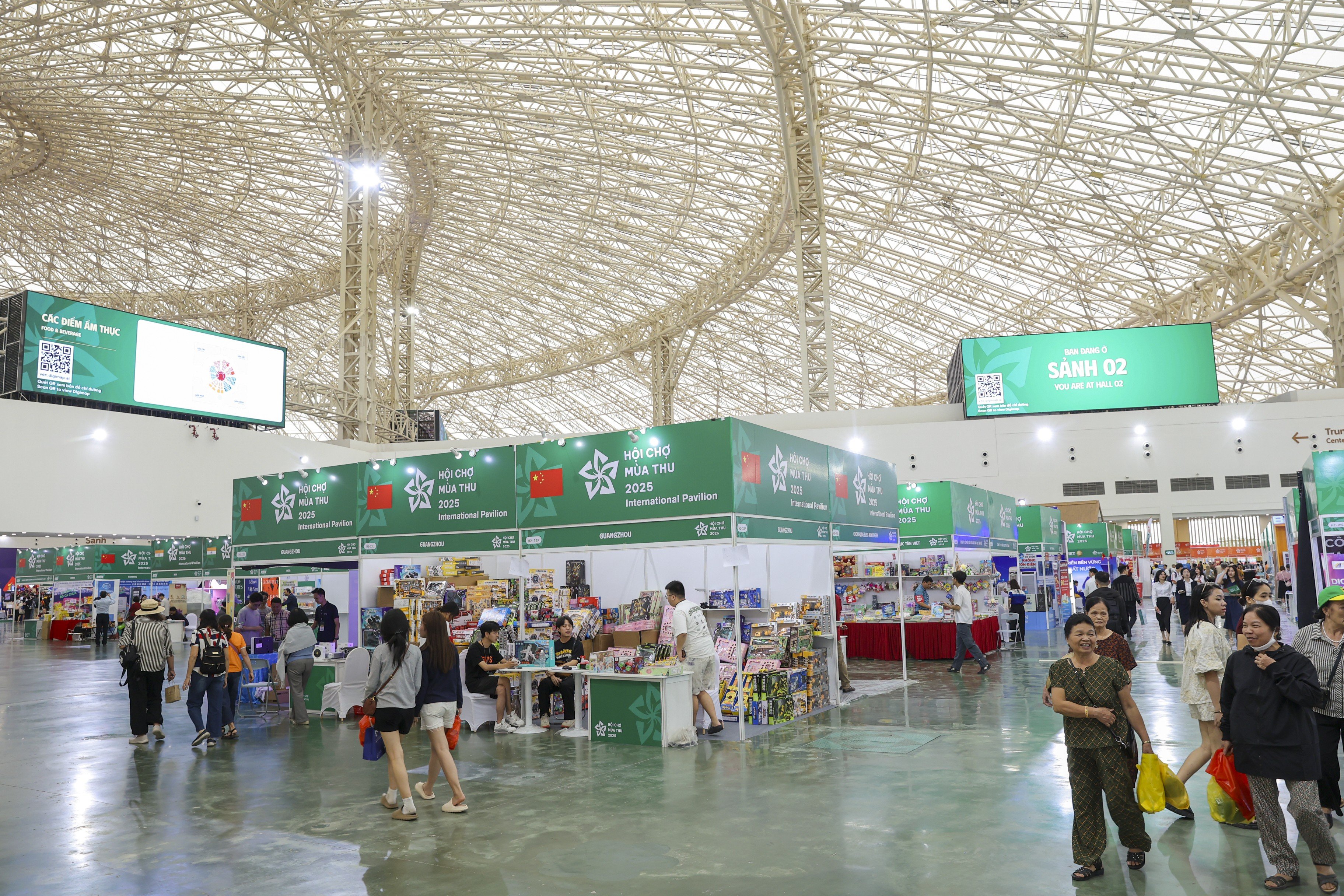 Barvy pěti kontinentů v srdci podzimního jarmarku