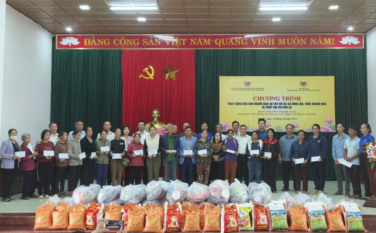 তাই ডো এবং ভিন লোক কমিউনে ঝড় ও বন্যায় ক্ষতিগ্রস্ত মানুষের জন্য সহায়তা