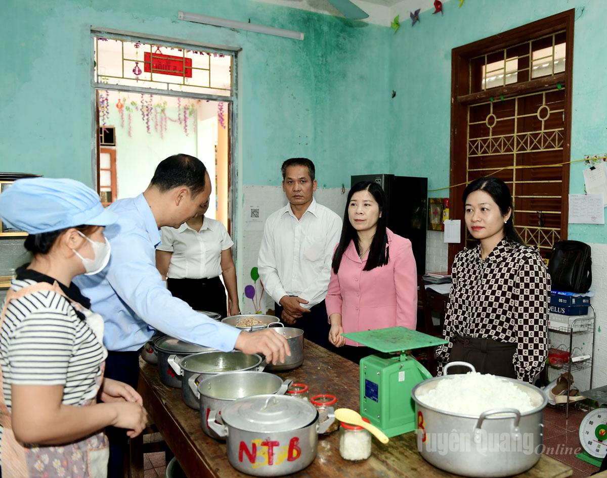 ក្រុមអធិការកិច្ចបានចុះត្រួតពិនិត្យផ្ទះបាយរបស់សាលាមត្តេយ្យកៀនដាយ ឃុំកៀនដាយ។