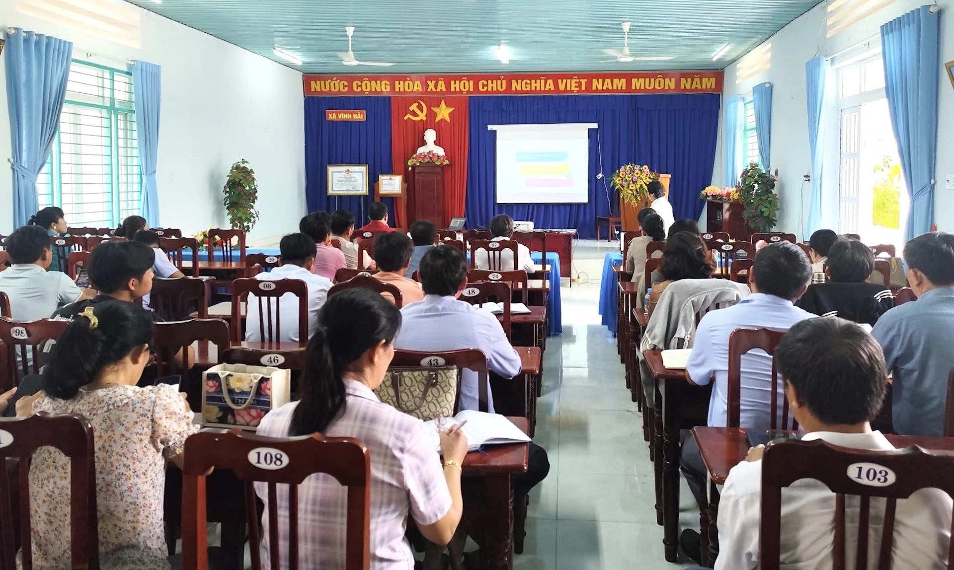 Elevii din comuna Vinh Hai sunt instruiți în propagandă și mobilizarea donării voluntare de sânge.