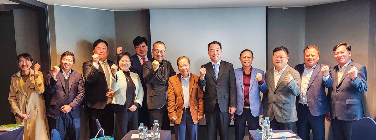 គណៈប្រតិភូជំរុញពាណិជ្ជកម្ម និងវិនិយោគខេត្ត Vinh Long បានជួបសំណេះសំណាល ផ្លាស់ប្តូរ និងថតរូបអនុស្សាវរីយ៍ជាមួយក្រុមហ៊ុន FBH Media។