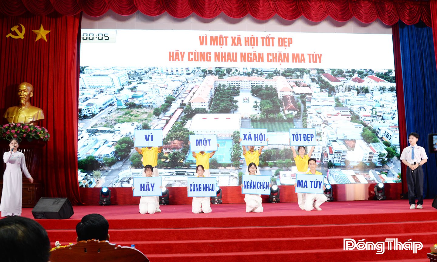 Jovens de Dong Thap unem forças para lutar contra a magia 3.jpg