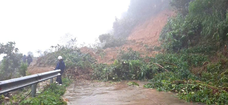 Quảng Ngãi: 'Chuyến xe nghĩa tình' tiếp tế cho người dân vùng cô lập- Ảnh 3.