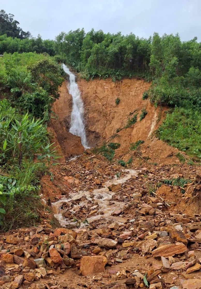 Quảng Ngãi: 'Chuyến xe nghĩa tình' tiếp tế cho người dân vùng cô lập- Ảnh 4.