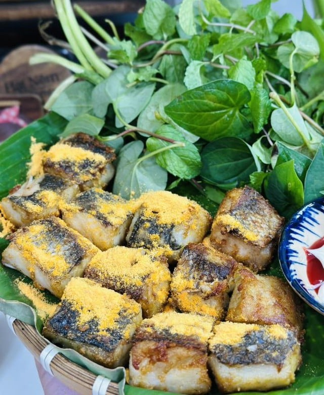 ត្រីបំពងក្តៅៗ សម្រាប់ថ្ងៃត្រជាក់ ឆ្ងាញ់ជាប់ចិត្ត - រូបថត ៦. Món cá chiên giòn nóng hổi cho ngày lạnh , ngon khó cưỡng - Ảnh 6.