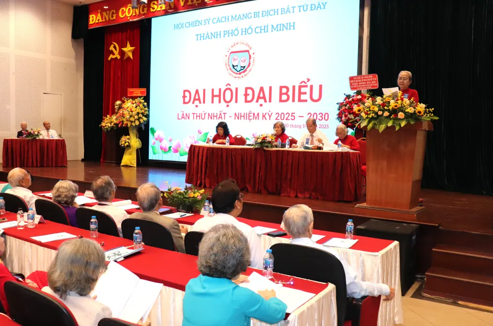 Delegados presentes no 1º Congresso da Associação de Soldados Revolucionários Capturados e Presos pelo Inimigo na Cidade de Ho Chi Minh