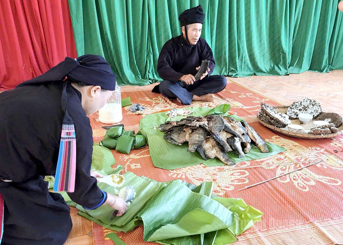 Noua ceremonie de ofrandă de orez a grupului etnic La Chi, comuna Xuan Giang.