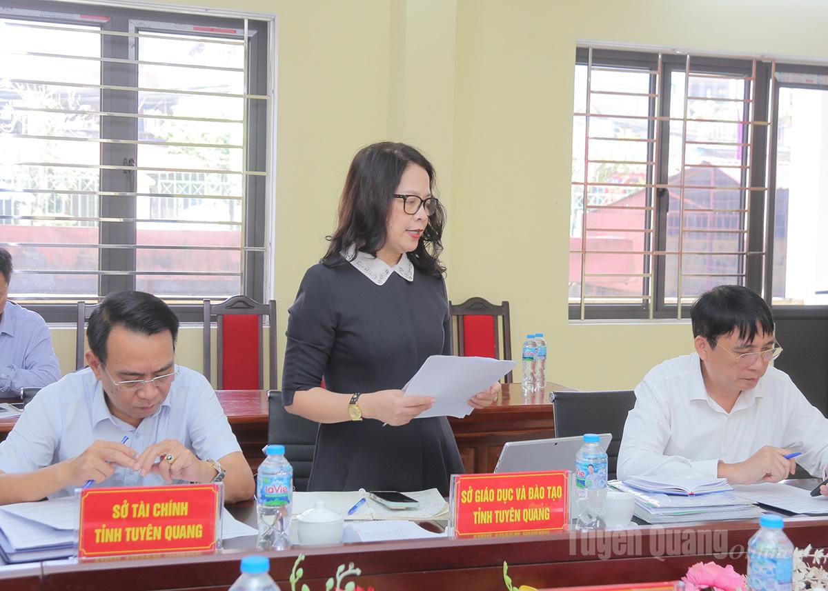 Ledarna för utbildningsdepartementet talade vid mötet.