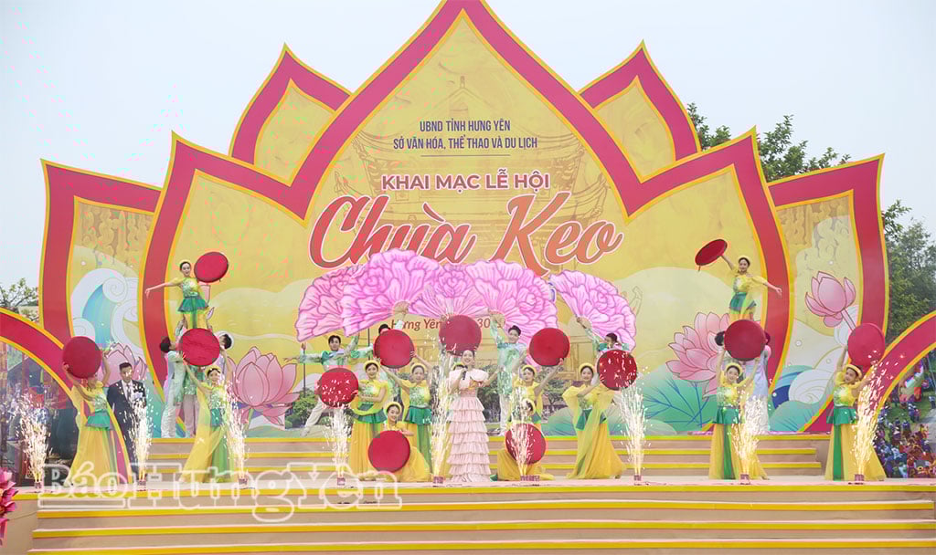 Program seni untuk meraikan upacara pembukaan festival Keo Pagoda pada musim luruh 2025.