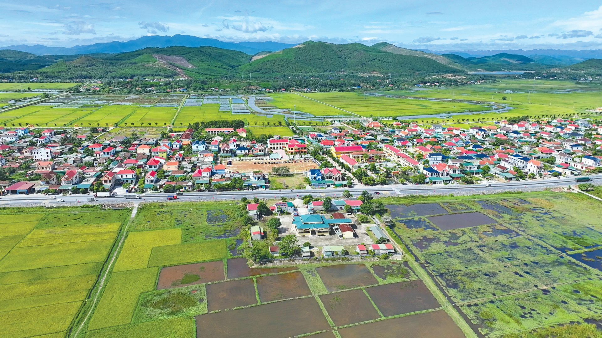 Roh obce Bac Trach shora - Foto: P.S