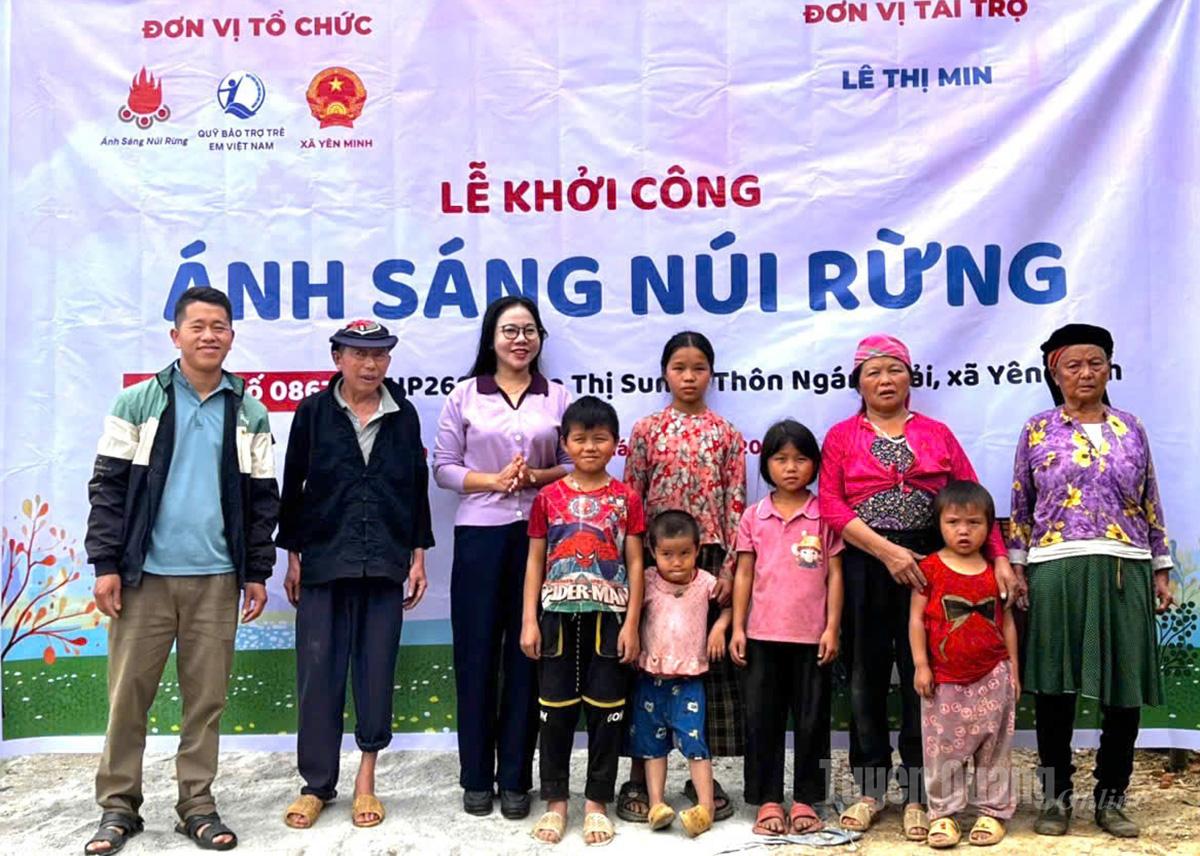 បងប្អូនស្រីទាំង៥ ថាវ ធីស៊ុង ក្នុងពិធីបើកការដ្ឋានសាងសង់ផ្ទះថ្មី