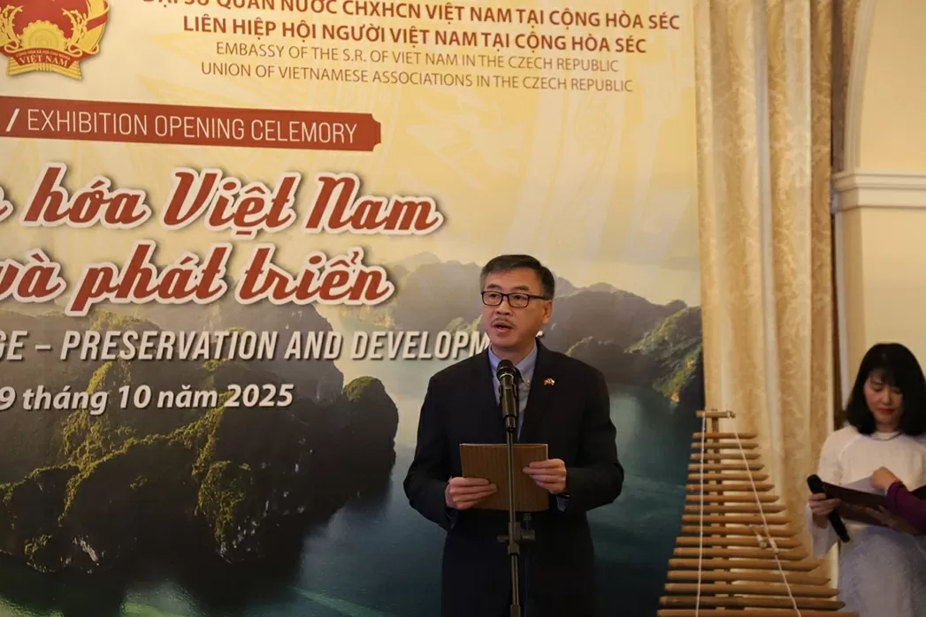 Výstava vietnamského kulturního dědictví - Ochrana a rozvoj: Vietnamský dech v srdci Evropy Triển lãm Di sản văn hóa Việt Nam - Bảo tồn và phát triển: Hơi thở Việt giữa lòng châu Âu