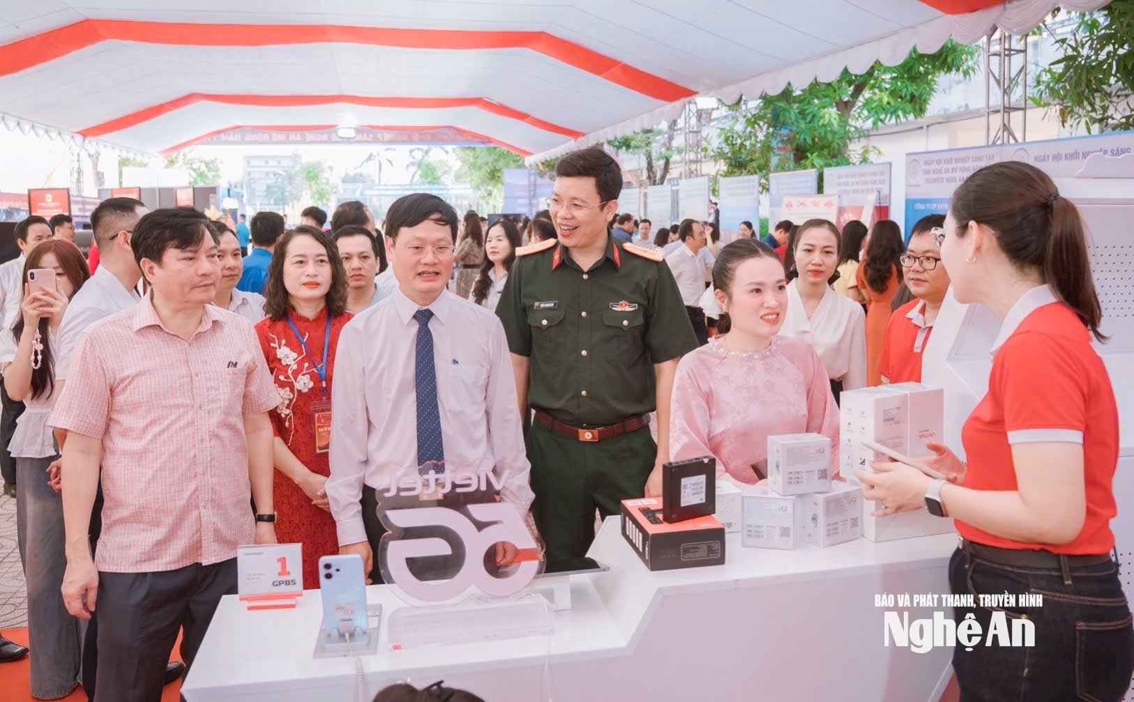 ចូលរួមក្នុងការបង្កើត