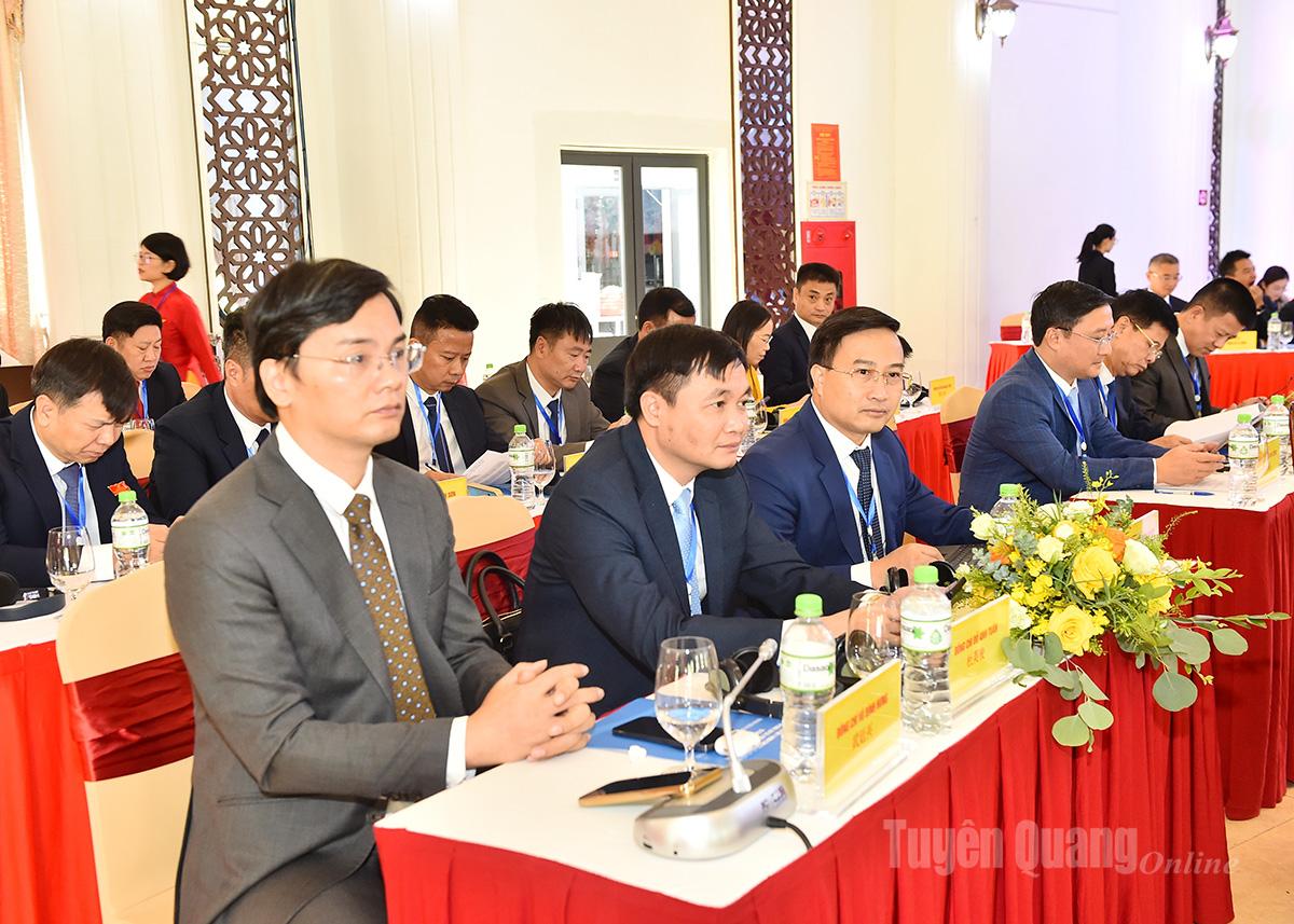 ថ្នាក់ដឹកនាំមន្ទីរ និងសាខាខេត្ត Tuyen Quang បានចូលរួមសន្និសីទ។