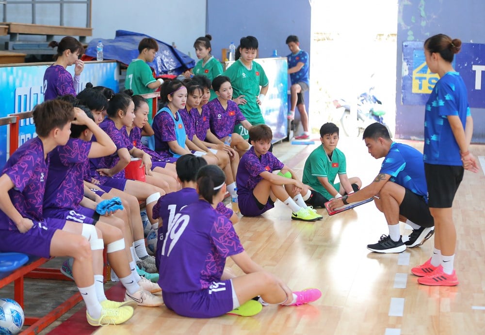 ក្រុម Futsal នារីវៀតណាមហ្វឹកហាត់នៅប្រទេសចិនត្រៀមស៊ីហ្គេម ៣៣ - រូបថត ១