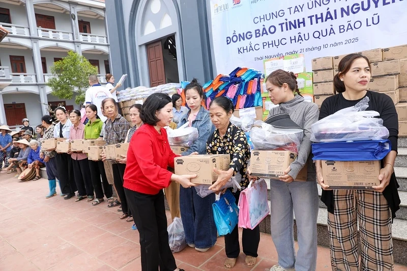 Tam Binh Pharmaceutical ជួយប្រជាជន Thai Nguyen ជំនះផលវិបាកនៃព្យុះ និងទឹកជំនន់