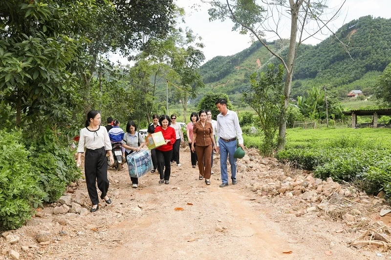 Tam Binh Pharmaceutical ជួយប្រជាជន Thai Nguyen ជំនះផលវិបាកនៃព្យុះ និងទឹកជំនន់