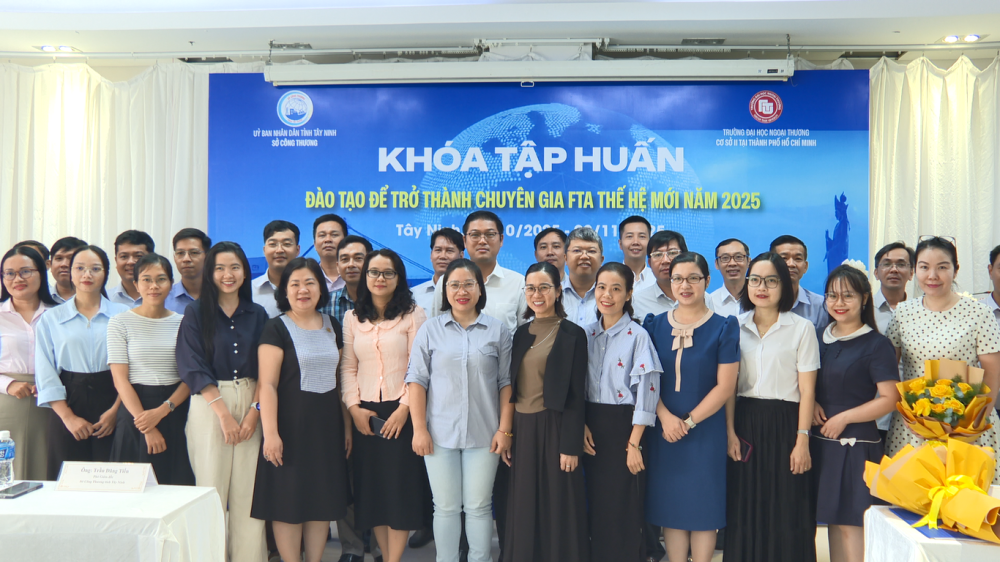 Training on international economic integration knowledge for businesses