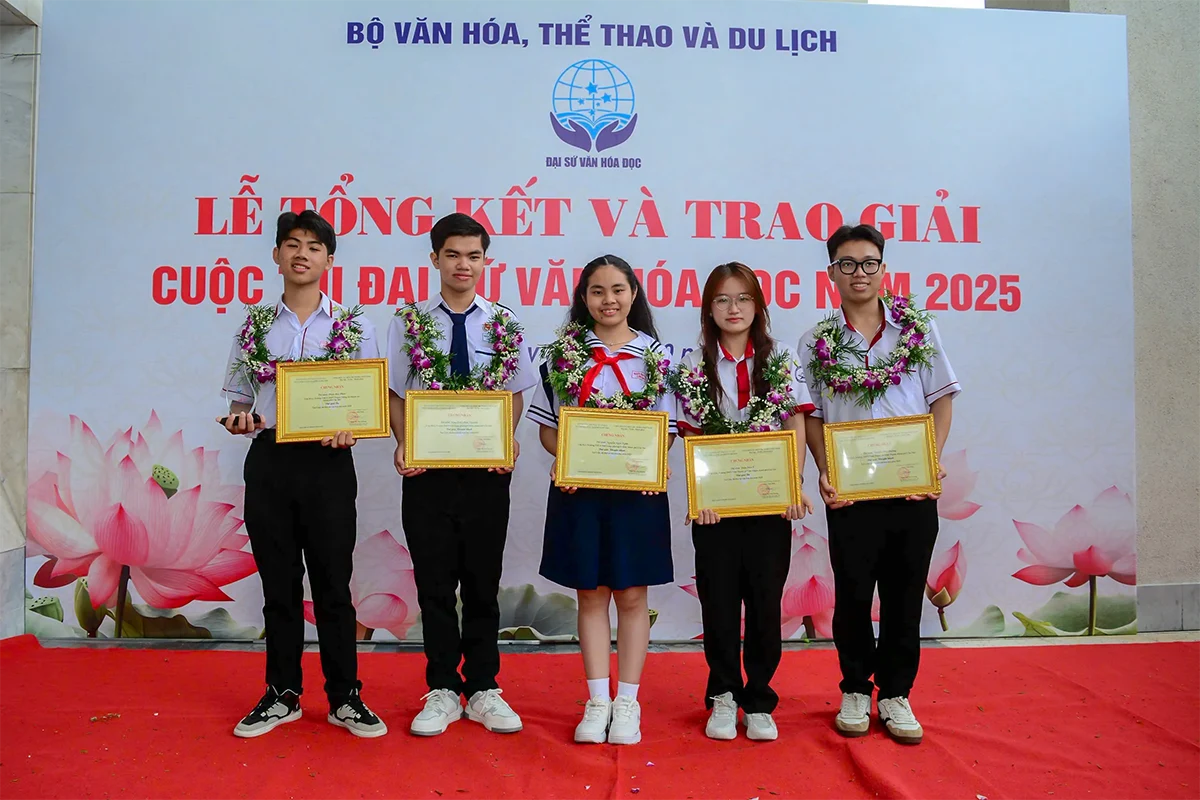 ນະຄອນ ເກີນເທີ ຍາດໄດ້ 1 ລາງວັນລວມ ແລະ 5 ລາງວັນສ່ວນບຸກຄົນ ໃນງານປະກວດທູດວັດທະນະທຳການອ່ານ 2025.